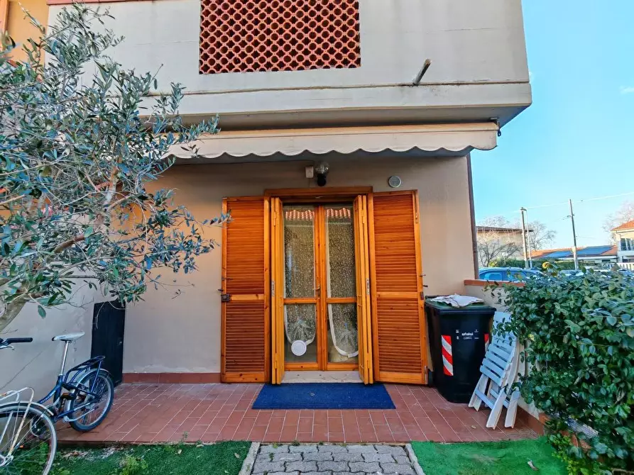 Immagine 1 di Appartamento in affitto  a Carrara