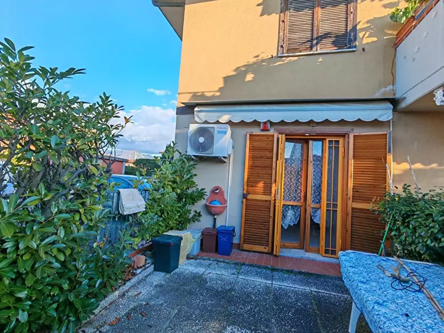 Immagine 12 di Appartamento in affitto  a Carrara