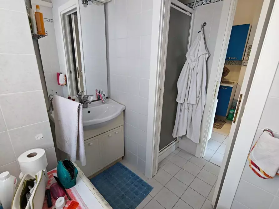 Immagine 19 di Appartamento in affitto  a Carrara