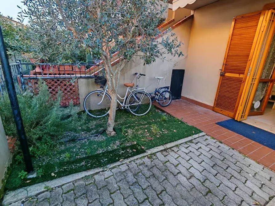 Immagine 7 di Appartamento in affitto  a Carrara