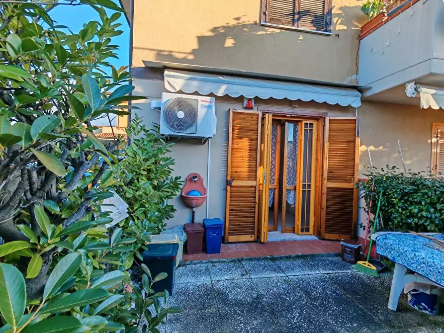 Immagine 13 di Appartamento in affitto  a Carrara