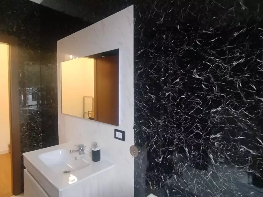 Immagine 10 di Appartamento in vendita  a Vezzano Ligure