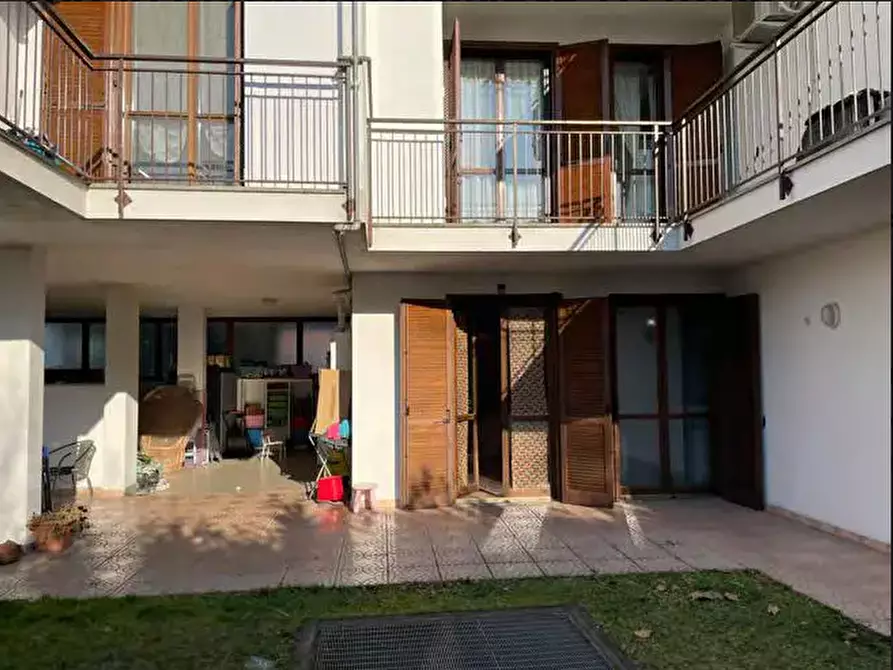 Immagine 10 di Appartamento in vendita  a Romano Canavese