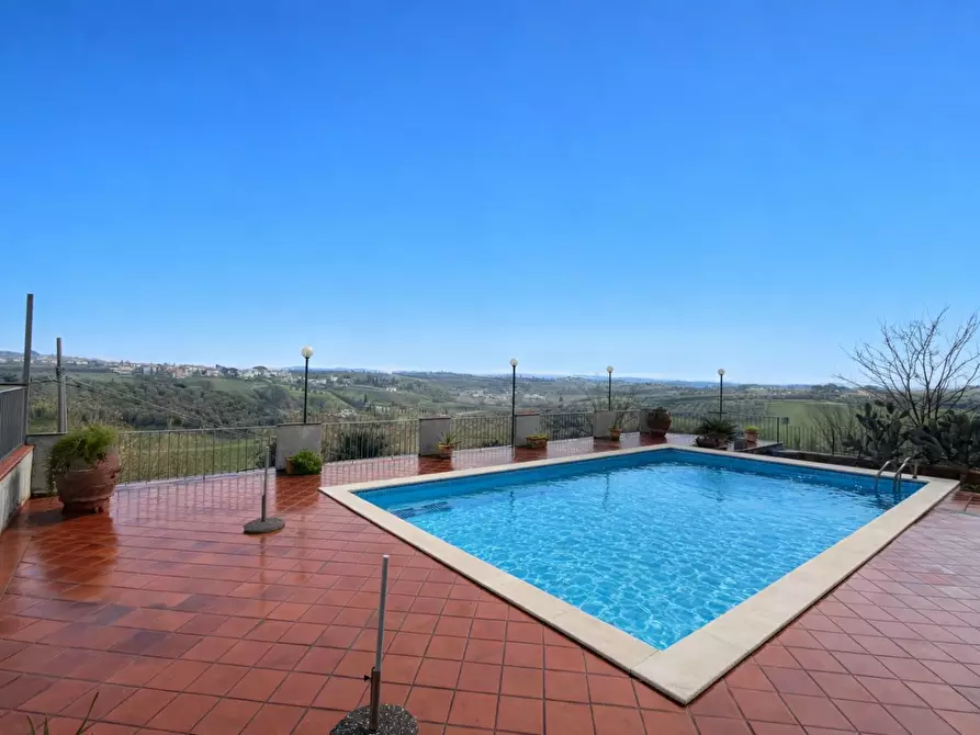 Immagine 32 di Casa colonica in vendita  a Vinci