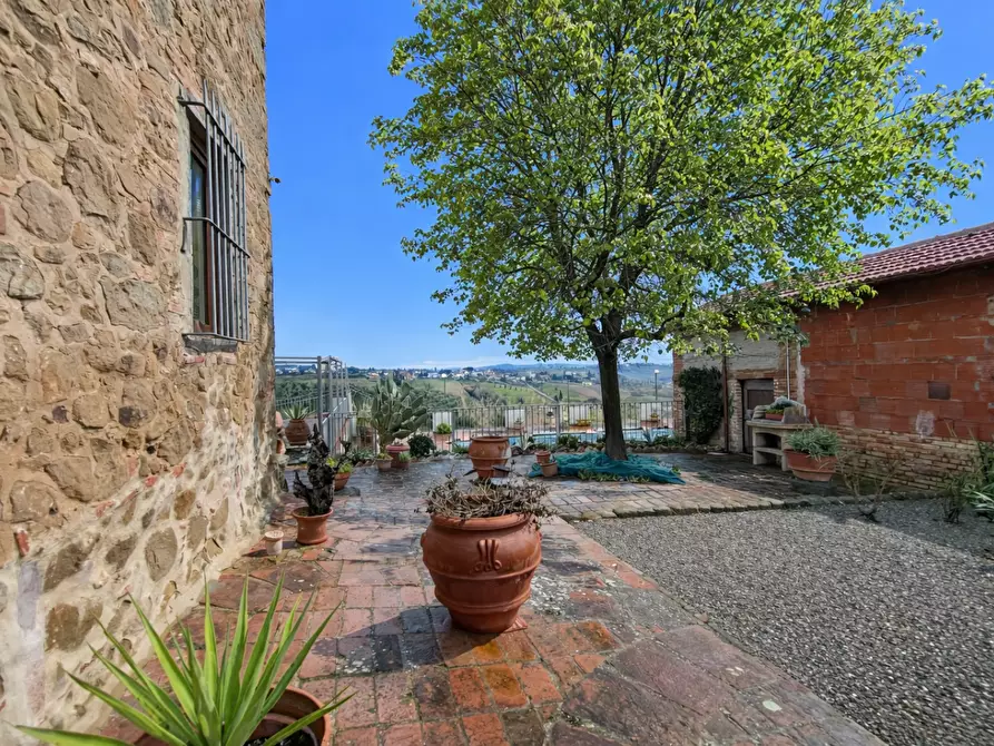 Immagine 36 di Casa colonica in vendita  a Vinci