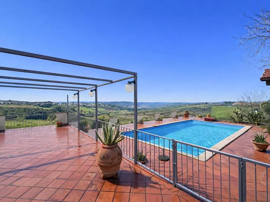 Immagine 1 di Casa colonica in vendita  a Vinci