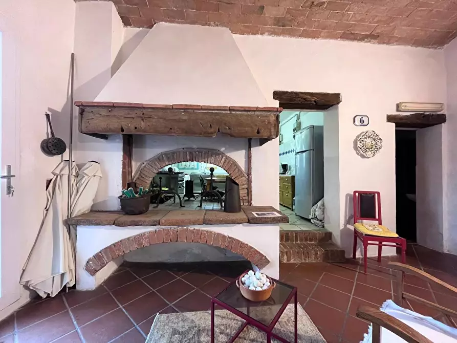Immagine 9 di Casa colonica in vendita  a Vinci