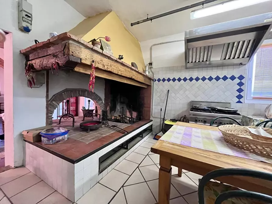 Immagine 12 di Casa colonica in vendita  a Vinci