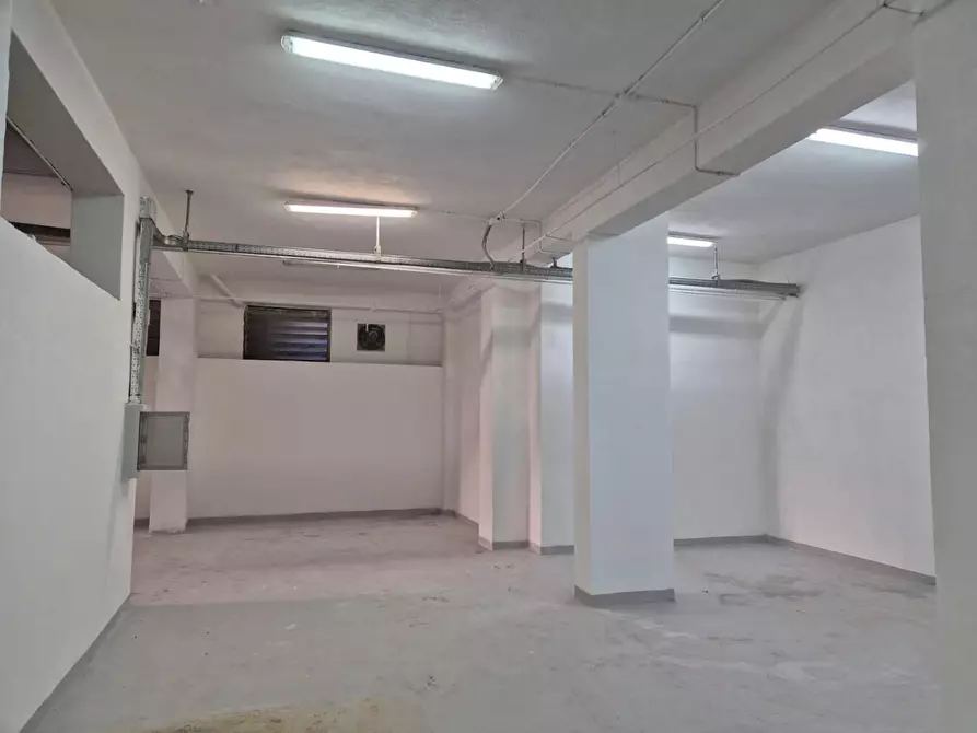 Immagine 5 di Magazzino in vendita  a Palermo