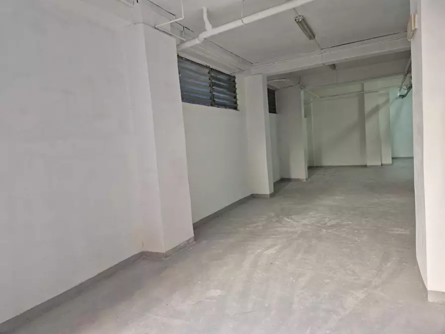 Immagine 11 di Magazzino in vendita  a Palermo