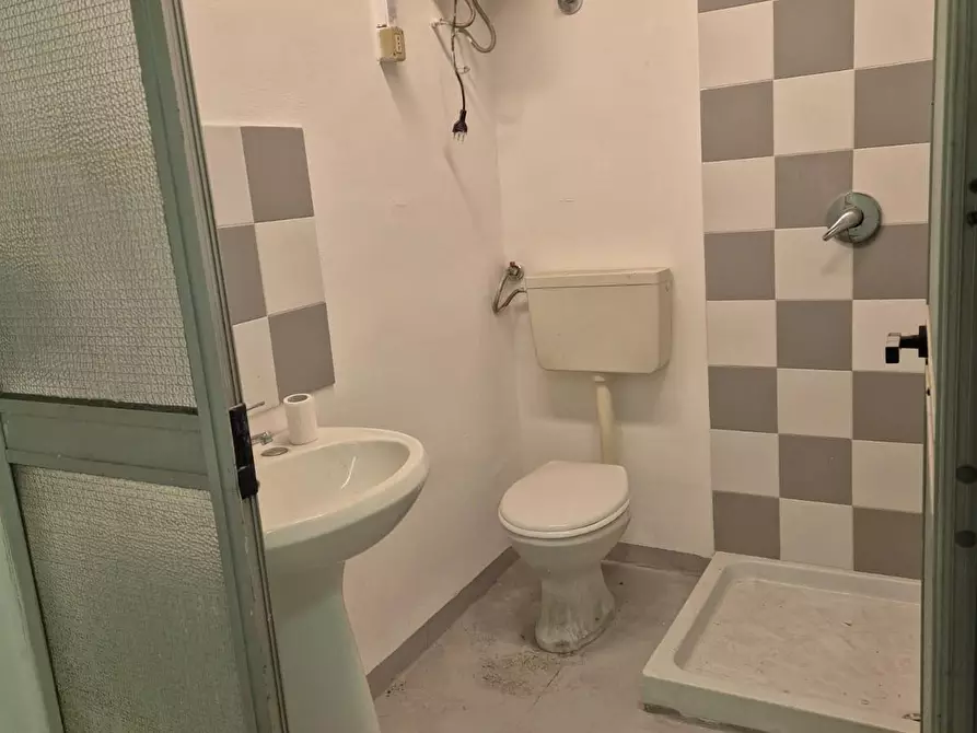 Immagine 10 di Magazzino in vendita  a Palermo