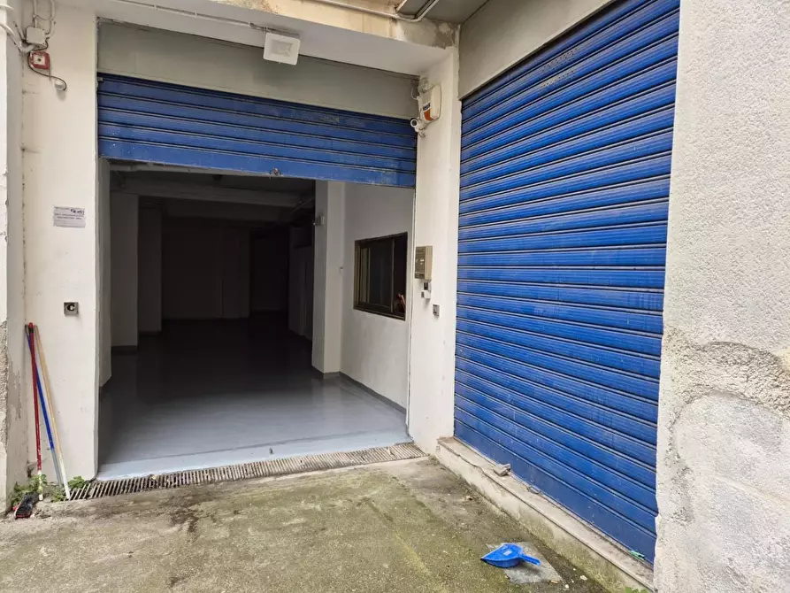 Immagine 2 di Magazzino in vendita  a Palermo