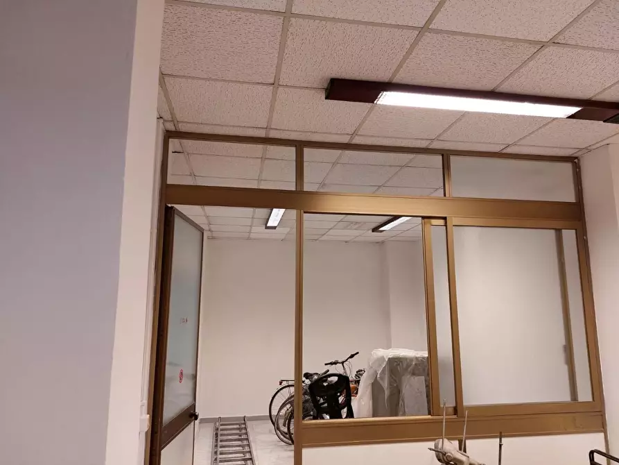 Immagine 8 di Magazzino in vendita  a Palermo