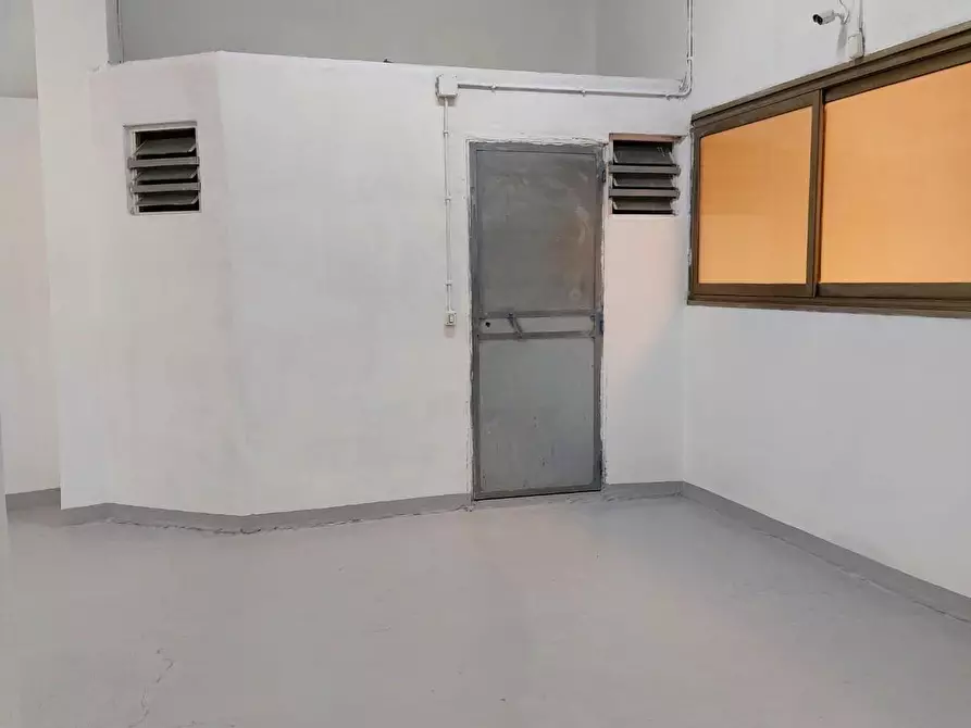 Immagine 6 di Magazzino in vendita  a Palermo