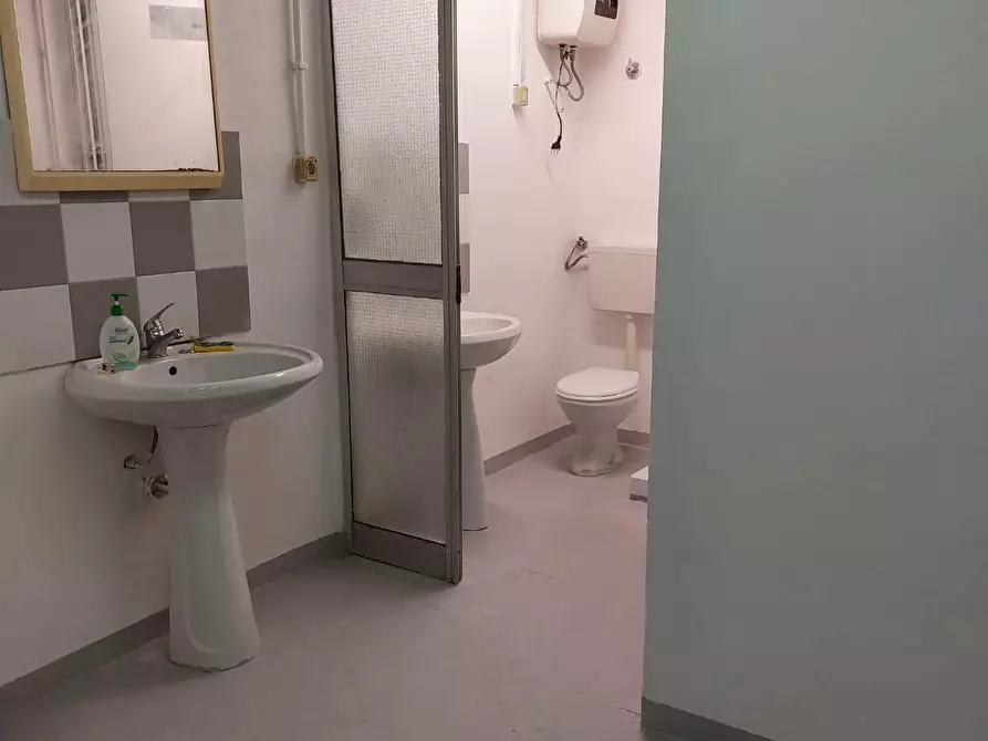 Immagine 9 di Magazzino in vendita  a Palermo