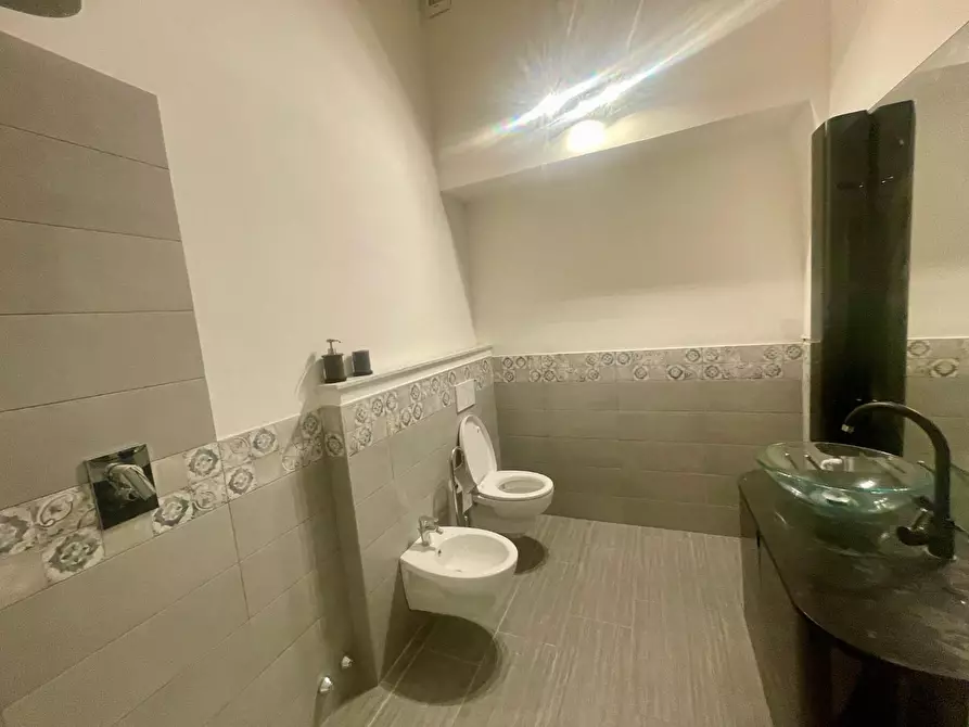 Immagine 13 di Appartamento in affitto  a Lucca