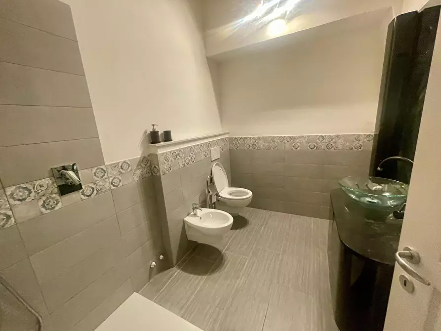 Immagine 14 di Appartamento in affitto  a Lucca