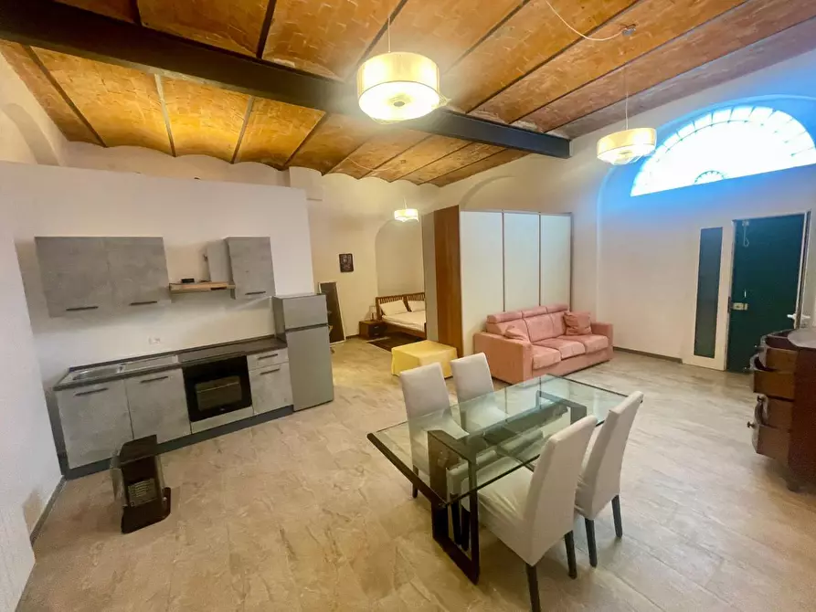 Immagine 1 di Appartamento in affitto  a Lucca