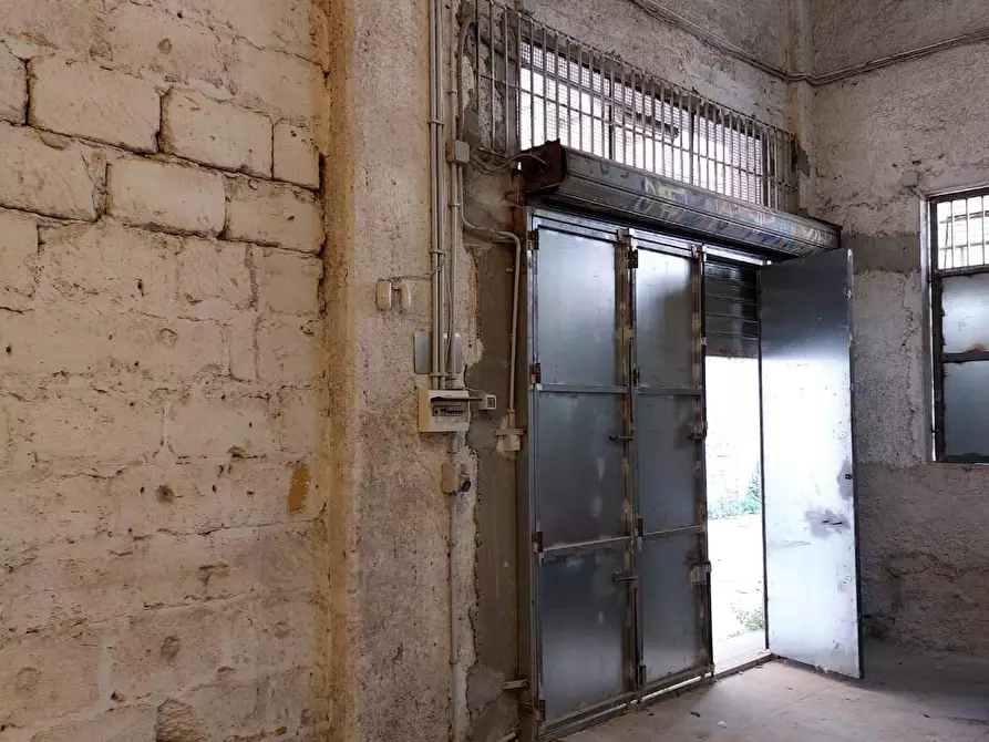Immagine 2 di Magazzino in vendita  a Palermo