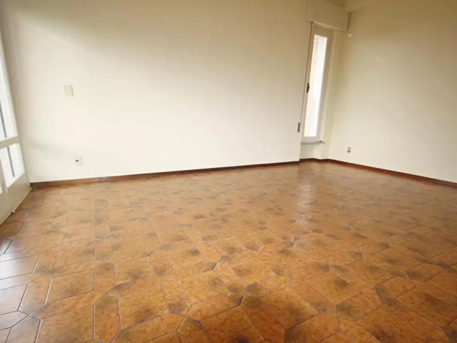 Immagine 32 di Appartamento in affitto  a Lucca