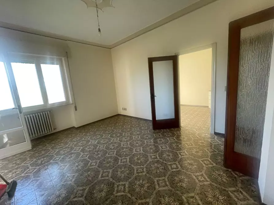 Immagine 1 di Appartamento in affitto  a Lucca