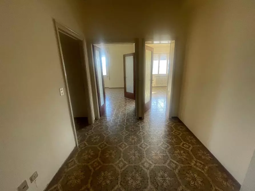 Immagine 12 di Appartamento in affitto  a Lucca