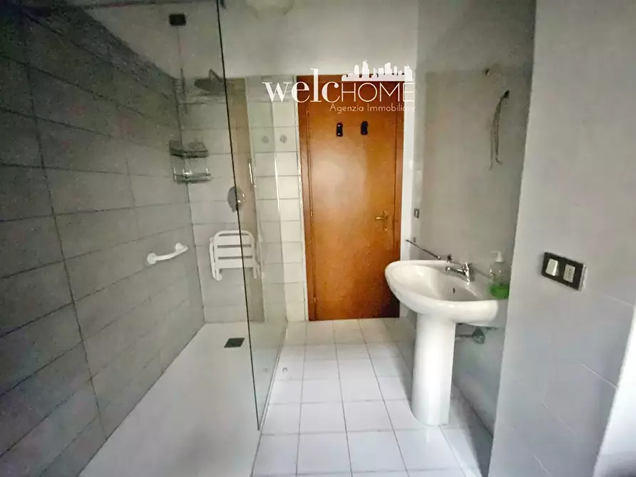 Immagine 12 di Appartamento in vendita  a Campi Bisenzio