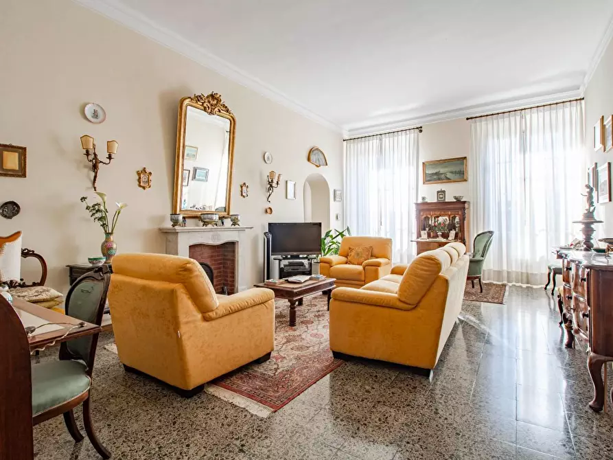 Immagine 2 di Appartamento in vendita  a Pisa