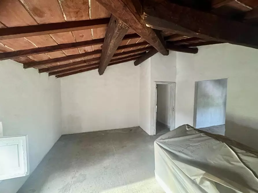 Immagine 27 di Casa indipendente in vendita  a Santa Maria A Monte