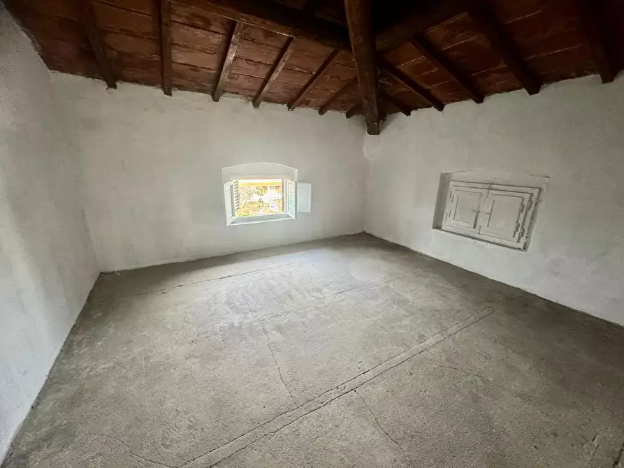 Immagine 25 di Casa indipendente in vendita  a Santa Maria A Monte