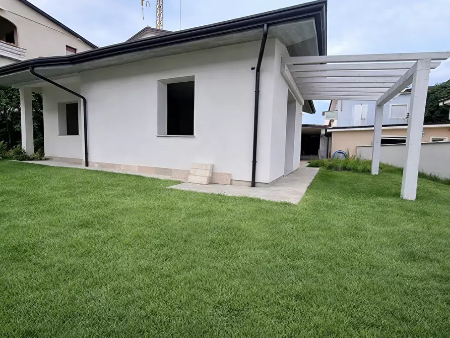 Immagine 18 di Villa in vendita  a Castelfranco Di Sotto