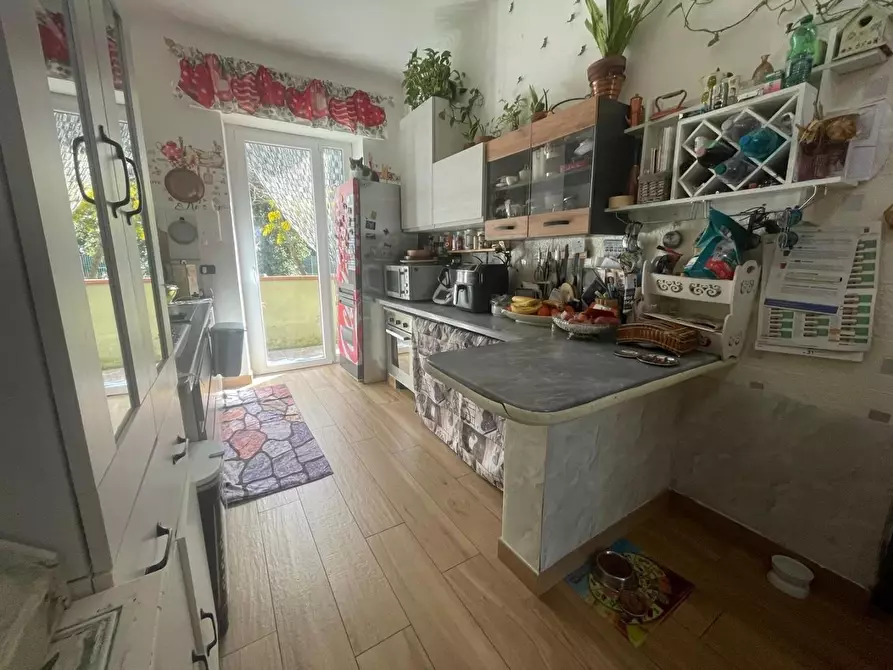 Immagine 2 di Porzione di casa in vendita  a Carrara