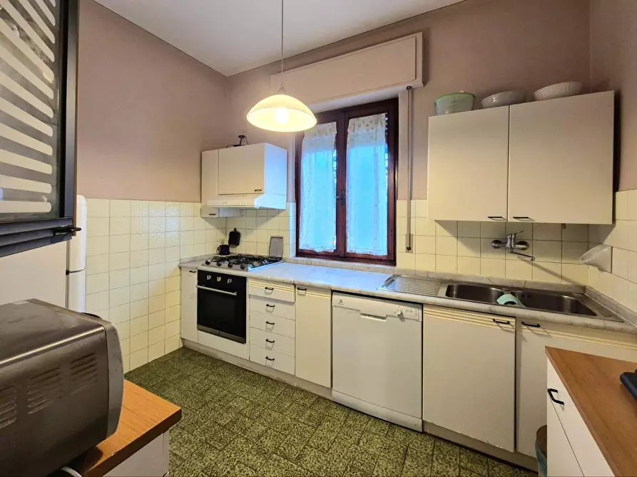 Immagine 11 di Appartamento in vendita  a Lucca