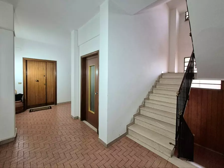 Immagine 28 di Appartamento in vendita  a Lucca