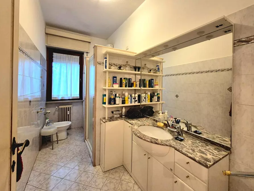 Immagine 19 di Appartamento in vendita  a Lucca