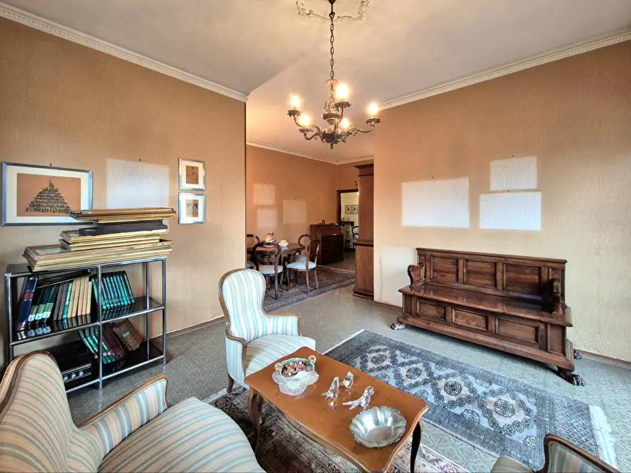 Immagine 5 di Appartamento in vendita  a Lucca