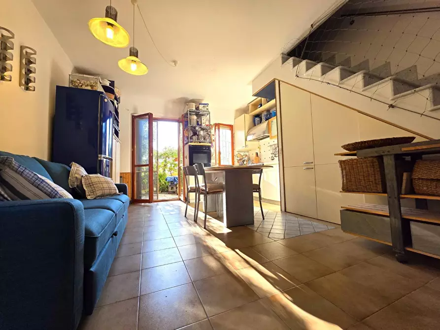 Immagine 11 di Villetta a schiera in vendita  a Massa