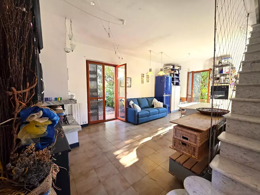 Immagine 8 di Villetta a schiera in vendita  a Massa