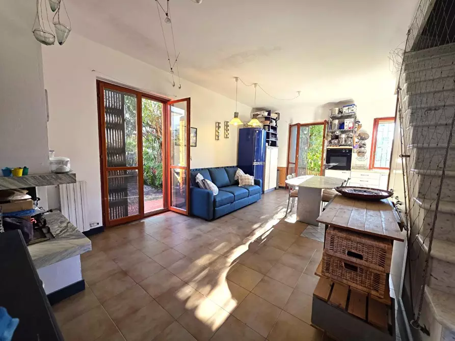 Immagine 9 di Villetta a schiera in vendita  a Massa