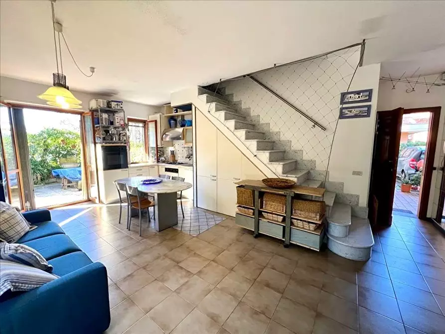 Immagine 6 di Villetta a schiera in vendita  a Massa