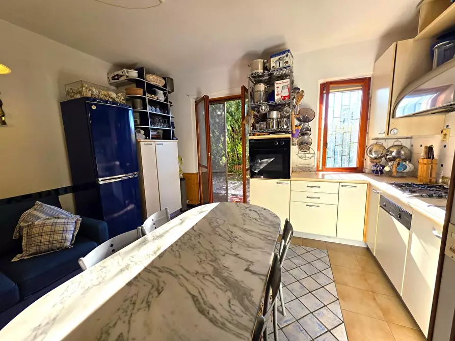 Immagine 14 di Villetta a schiera in vendita  a Massa