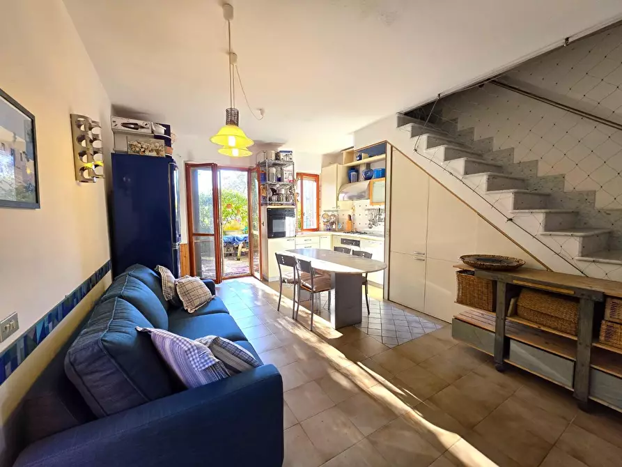 Immagine 10 di Villetta a schiera in vendita  a Massa