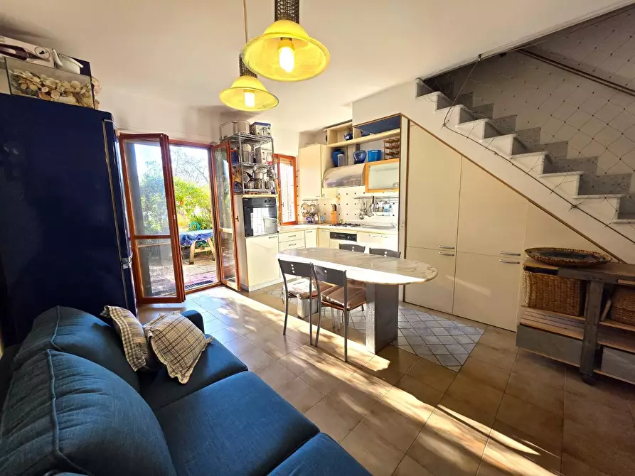 Immagine 15 di Villetta a schiera in vendita  a Massa