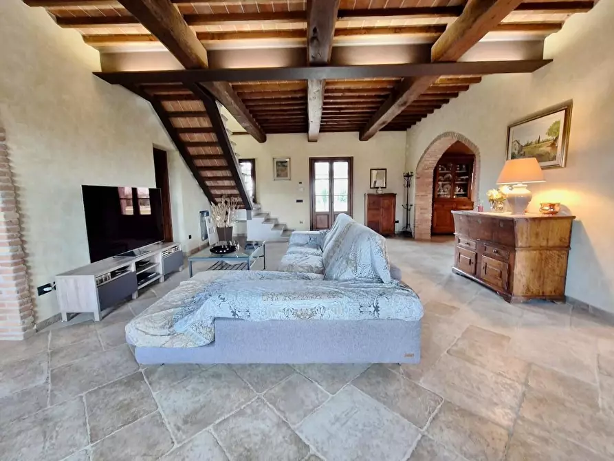 Immagine 59 di Casa colonica in vendita  a Cascina