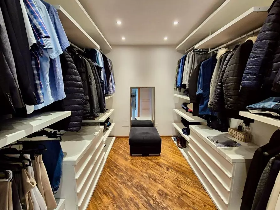 Immagine 8 di Casa colonica in vendita  a Cascina