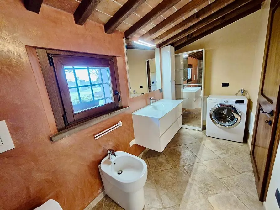 Immagine 55 di Casa colonica in vendita  a Cascina