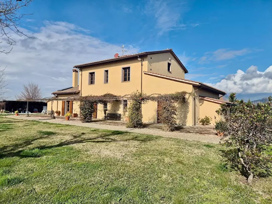 Immagine 40 di Casa colonica in vendita  a Cascina