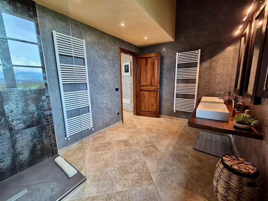 Immagine 22 di Casa colonica in vendita  a Cascina