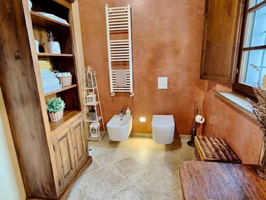 Immagine 25 di Casa colonica in vendita  a Cascina