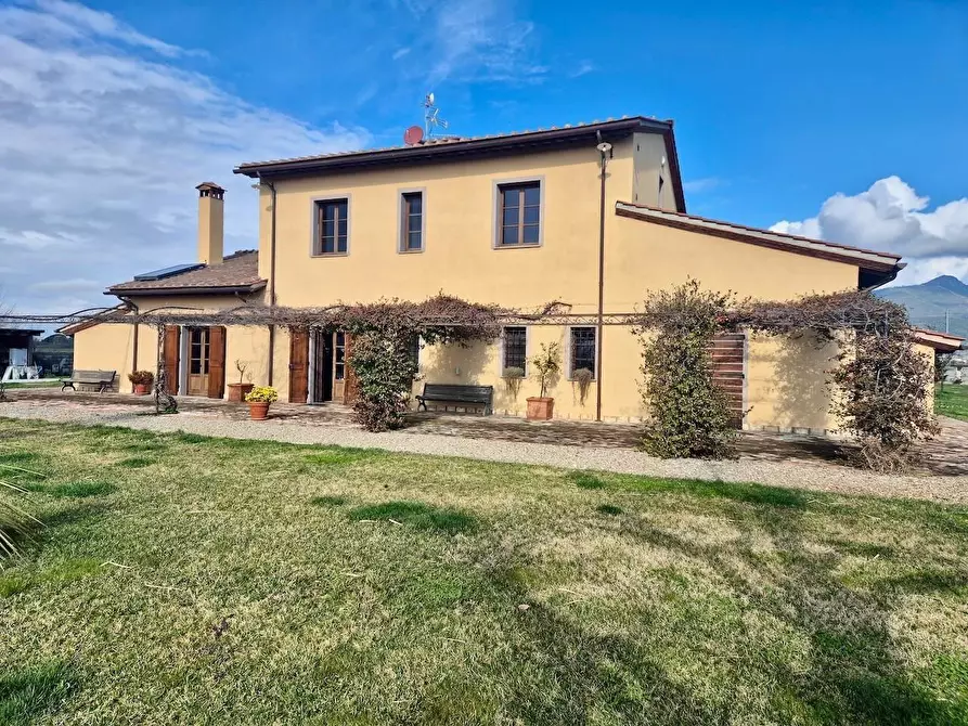 Immagine 61 di Casa colonica in vendita  a Cascina